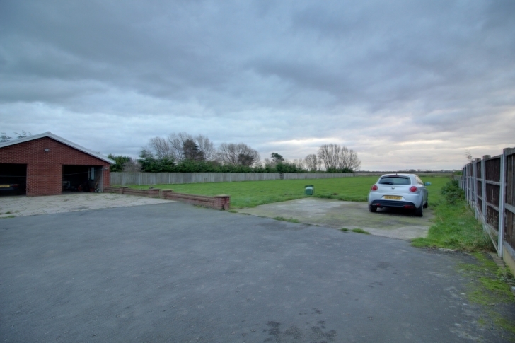 Amazing Detached Bungalow For Sale In Division Lane, Blackpool - Property Three Bedroom Bungalows For Sale In Blackpool Image