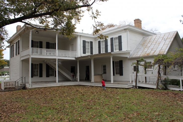 Fantastic Covered 2Nd Floor Porch! Solves Flat Roof Problem. | Roof Problems With Flat Roofed Houses Pic