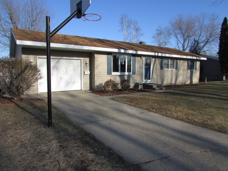 Gorgeous Sold By Meagan Kempf - Remax In Manistee, Michigan. Re/max Bayshore Five Bedroom House For Rent Near Me Pic