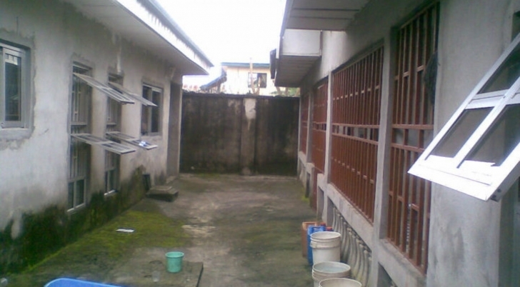 Interesting 3 Bedroom Bungalow On 1 & Half Plots Of Land With Deed 3 Bedroom Bungalow In Half Plot Of Land Image