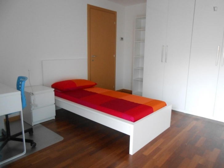 Interesting Room For Rent In Piazzale Egeo - Erasmus Milan 3 Bedroom Twin Flat Picture