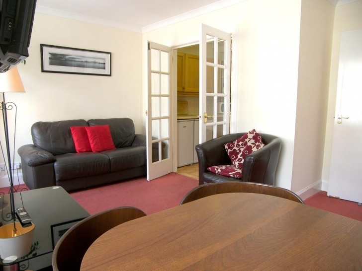 Must See Royal Mile 2 Bedroom Apartment, Edinburgh, Uk - Booking Four Bedroom Flats Edinburgh Image